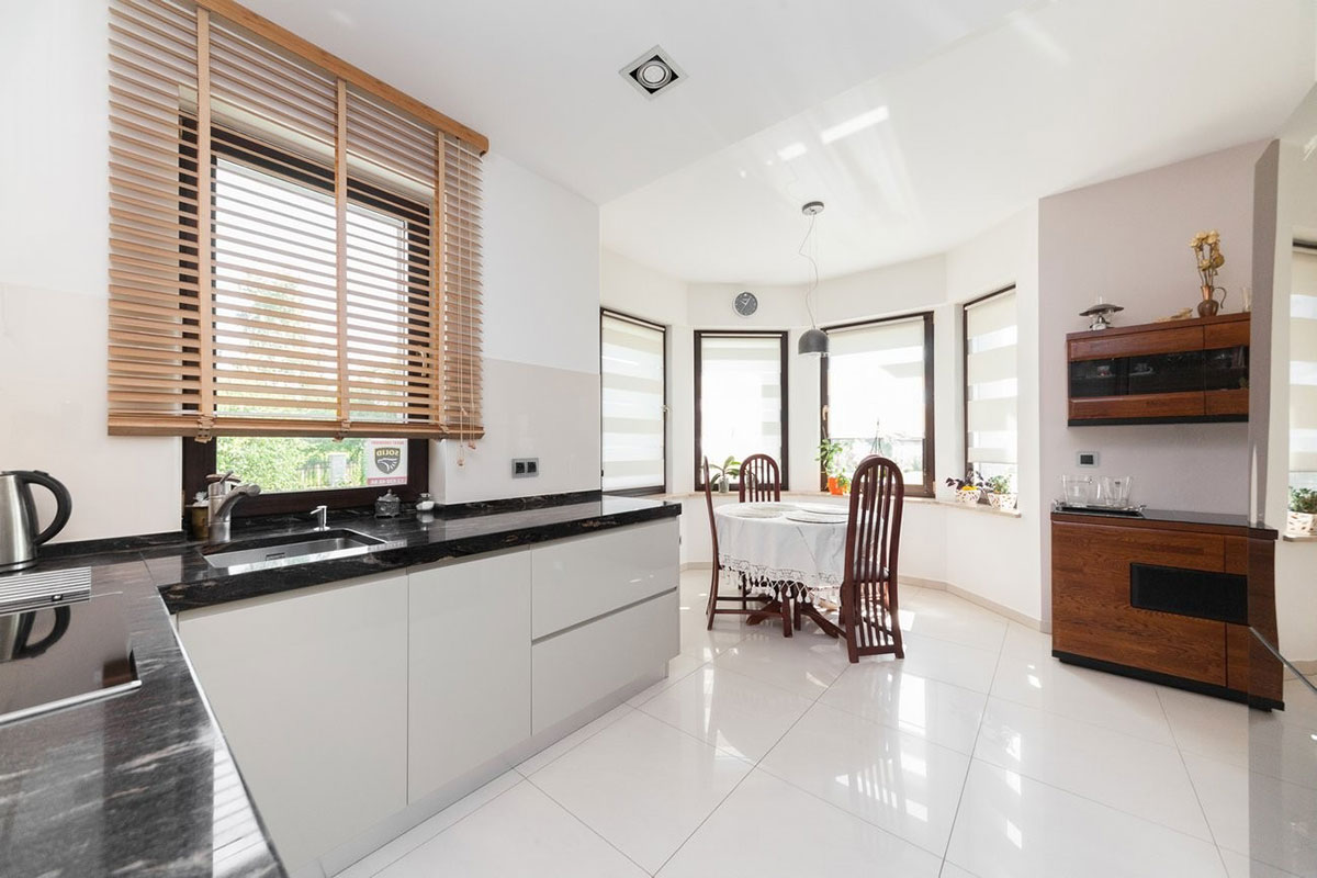 Namo projektas su mansarda 230 m²: 5 Miegamieji, 3 Vonios, Garažas