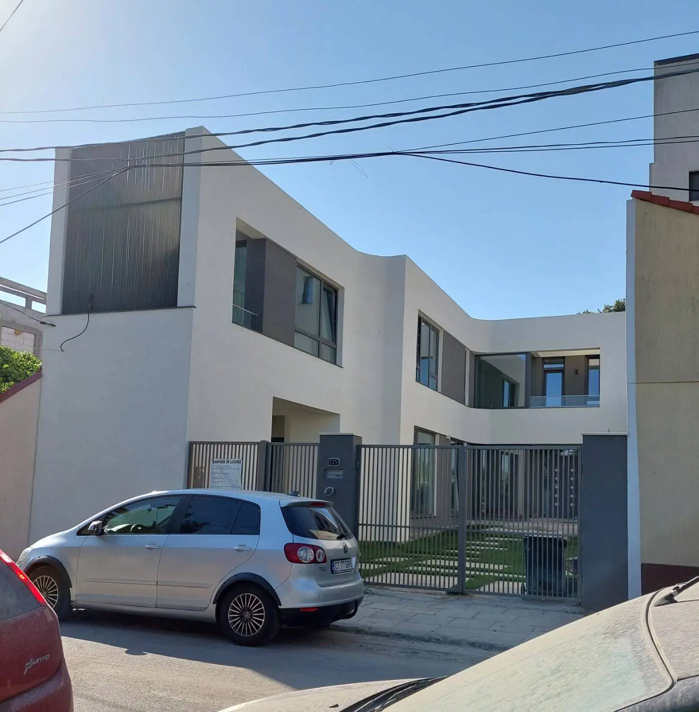 Trijų aukštų namo projektas 235 m²: 4 Miegamieji, 3 Vonios, be Garažo