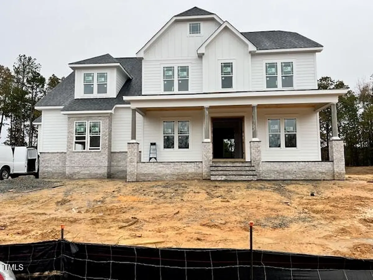 Dviejų aukštų namo projektas 341 m²: 5 Miegamieji, Darbo kambarys, 4 Vonios, Atvira virtuvė, Garažas