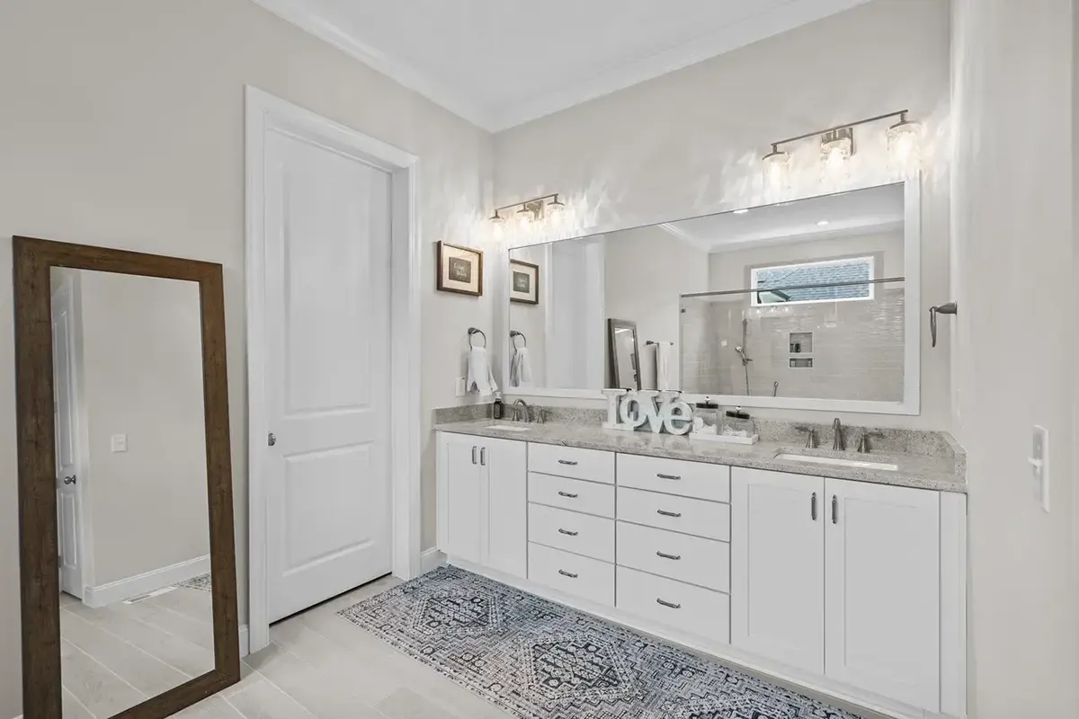Namo projektas su mansarda 341 m²: 4 Miegamieji, Darbo kambarys, 3 Vonios, Atvira virtuvė, Garažas
