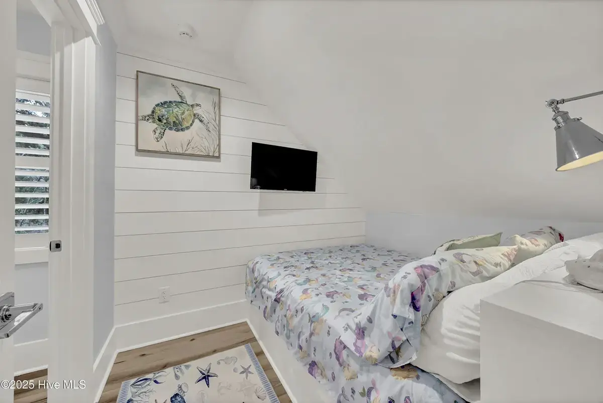 Namo projektas su mansarda 157 m²: 4 Miegamieji, 4 Vonios, be Garažo