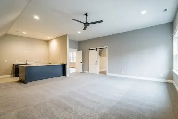 Namo projektas su mansarda 386 m²: 4 Miegamieji, Darbo kambarys, 5 Vonios, Atvira virtuvė, Garažas