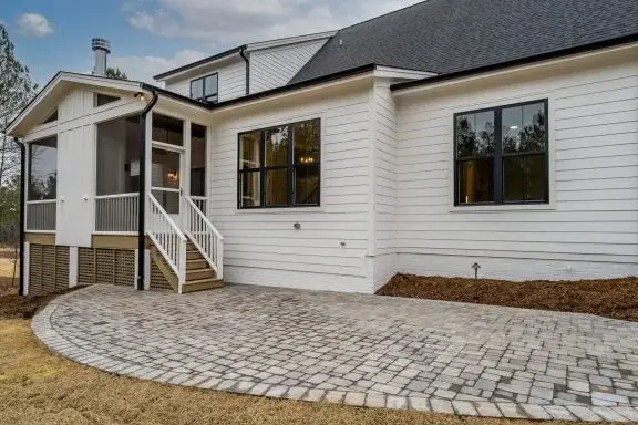 Namo projektas su mansarda 386 m²: 4 Miegamieji, Darbo kambarys, 5 Vonios, Atvira virtuvė, Garažas