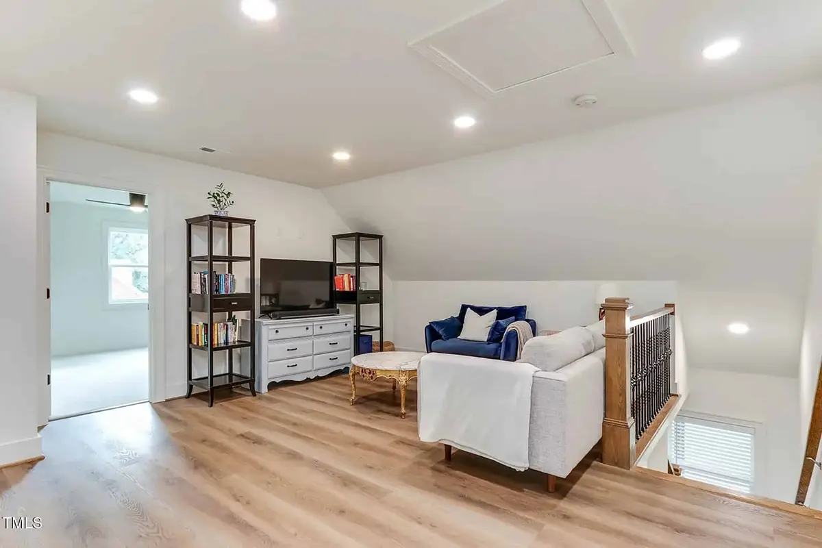 Namo projektas su mansarda 224 m²: 4 Miegamieji, 3 Vonios, Atvira virtuvė, be Garažo