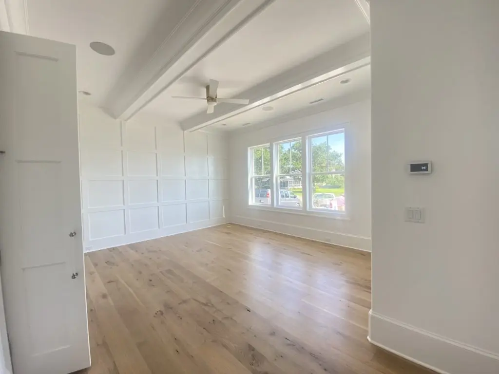 Dviejų aukštų namo projektas 278 m²: 3 Miegamieji, Darbo kambarys, 6 Vonios, Atvira virtuvė, Garažas