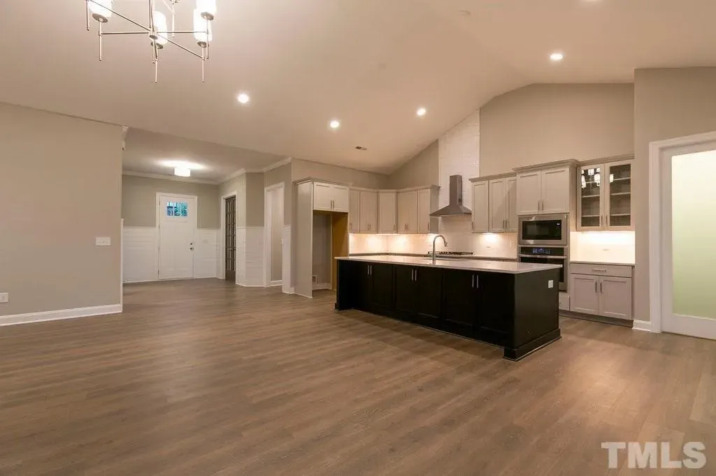 Namo projektas su mansarda 297 m²: 4 Miegamieji, Darbo kambarys, 4 Vonios, Atvira virtuvė, Garažas