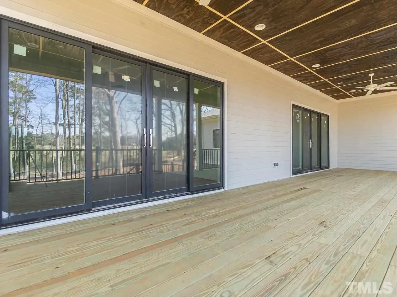 Realios pastatytų namų nuotraukos 14 – Namo projektas su mansarda 341 m²: 4 Miegamieji, Darbo kambarys, 5 Vonios, Atvira virtuvė, Garažas — 11321R