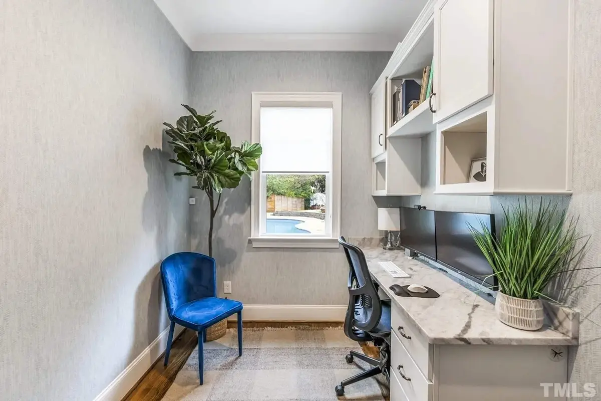 Interjeras 11 – Dviejų aukštų namo projektas 409 m², 5 Miegamieji — 30387R