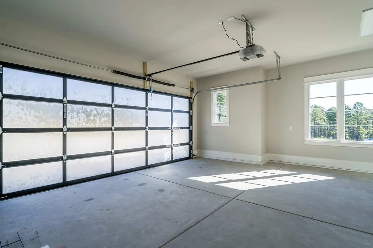 Interjeras 16 – Dviejų aukštų namo projektas 375 m², 4 Miegamieji — 32038R