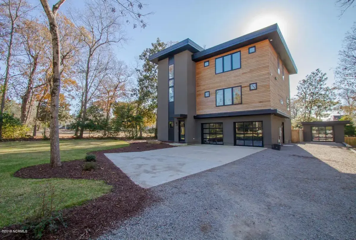 Realios pastatytų namų nuotraukos 16 – Trijų aukštų namo projektas 351 m², 5 Miegamieji — 70598R