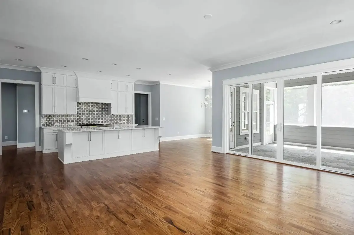 Interjeras 5 – Dviejų aukštų namo projektas 351 m², 4 Miegamieji — 93928R