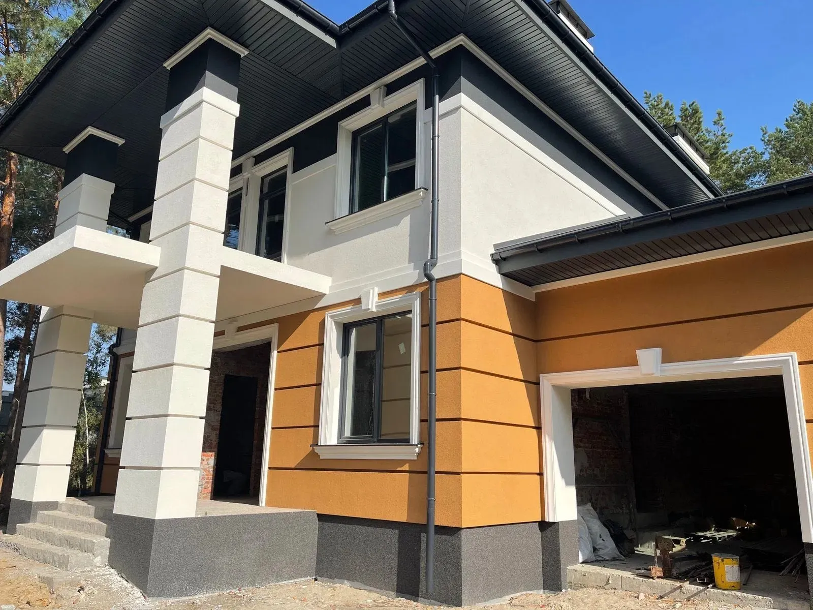 Dviejų aukštų namo projektas 332 m²: 3 Miegamieji, 3 Vonios, Atvira virtuvė, Garažas