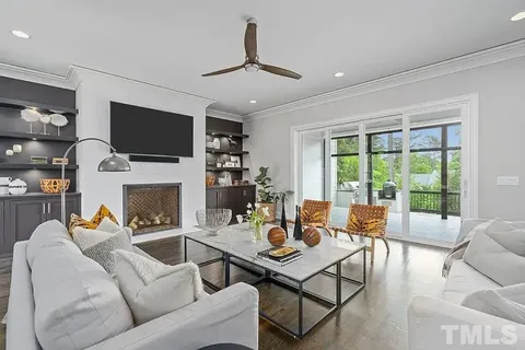 Interjeras 4 – Namo projektas su mansarda 398 m², 4 Miegamieji — 43606R